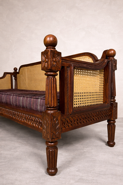 Aarya Daybed
