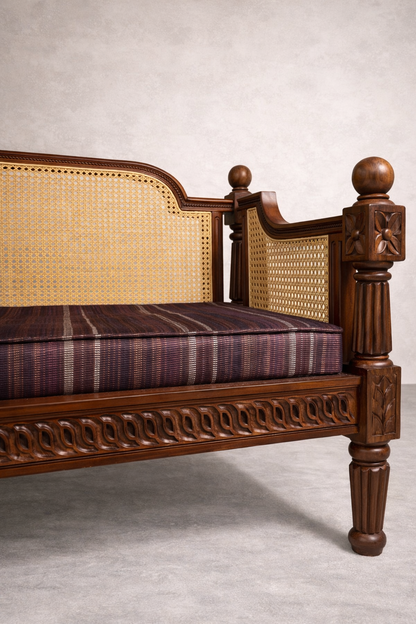 Aarya Daybed