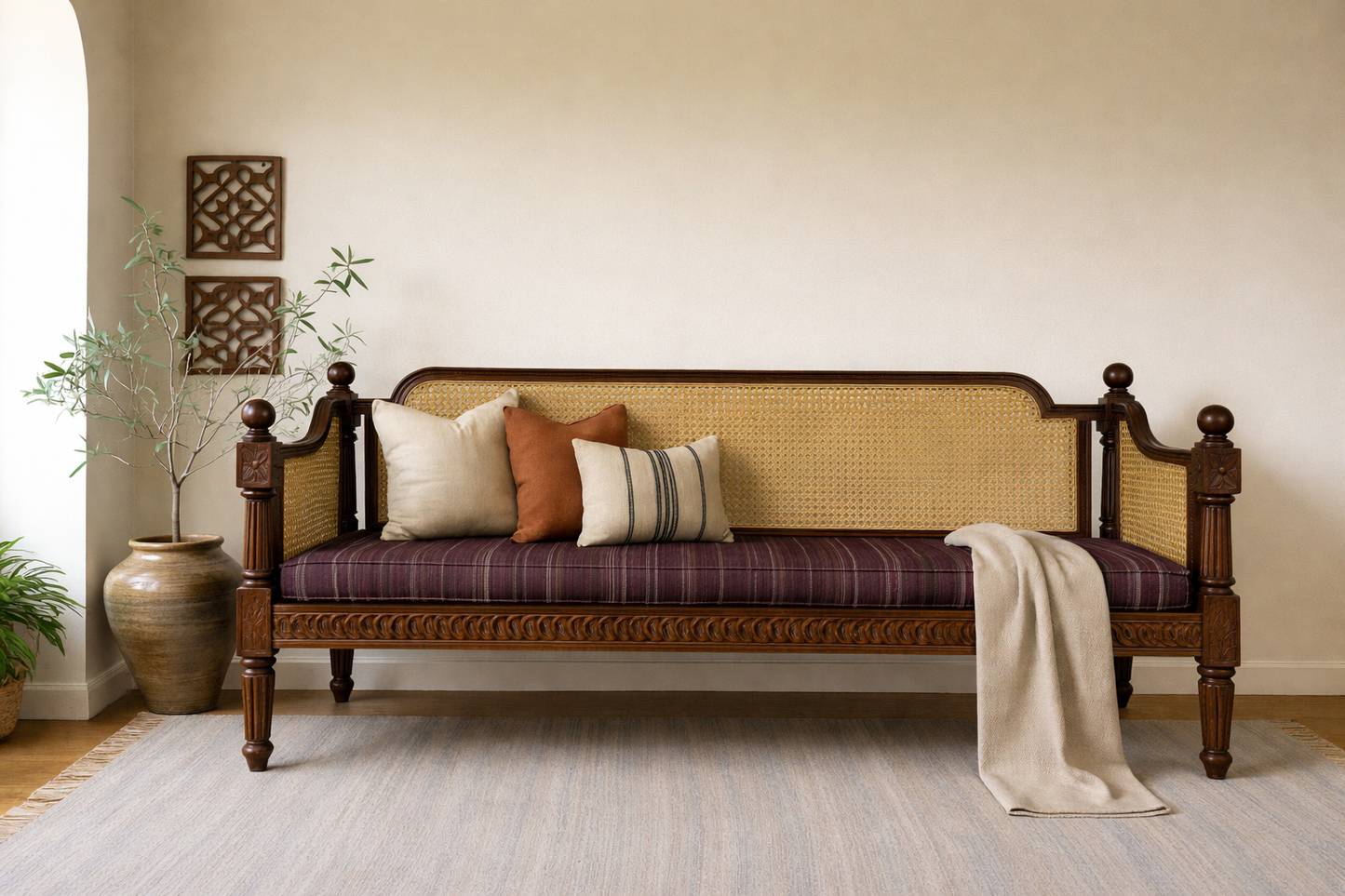Aarya Daybed